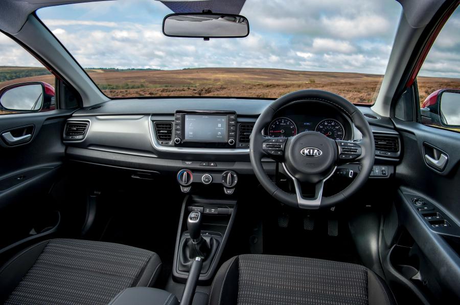 Торпедо Kia Stonic 2017 года  (UK) (фото 35 из 51)